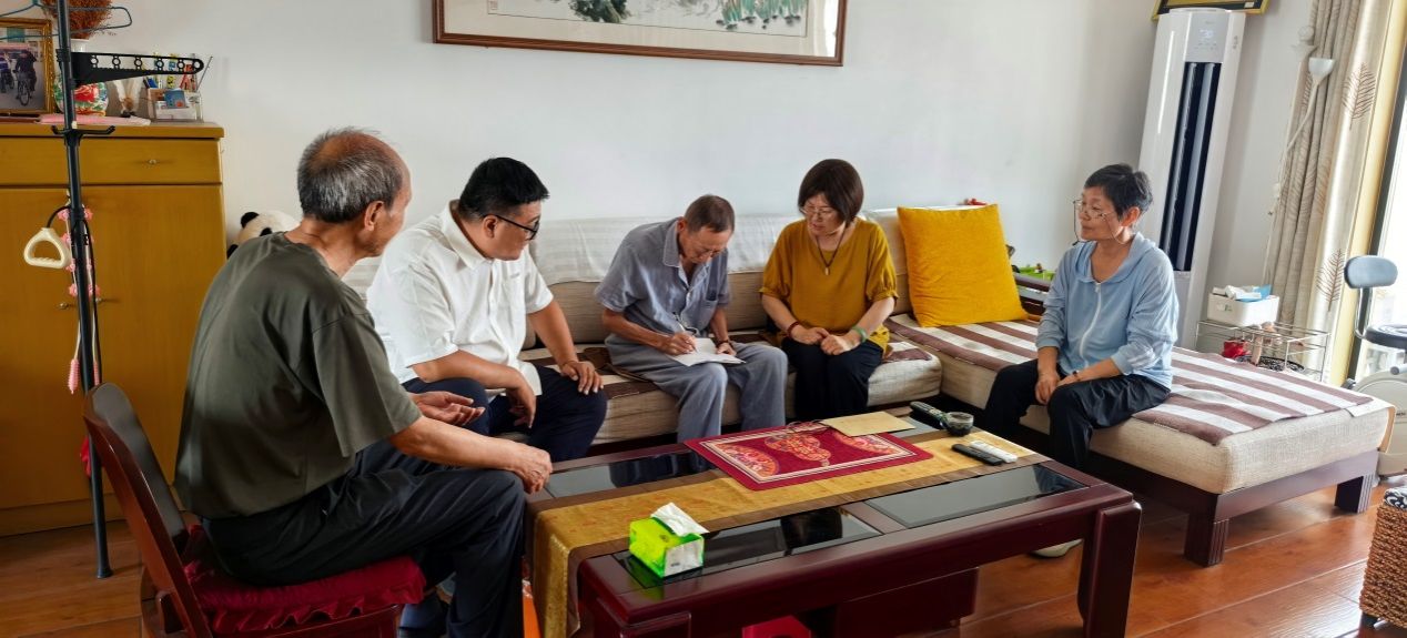 说明: C:\Users\dell\Desktop\总支慰问7.7\2.jpg