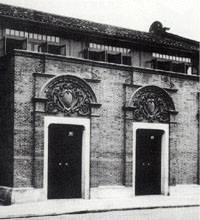 说明: 中共一大会址——上海法租界望志路106号(今兴业路76号)