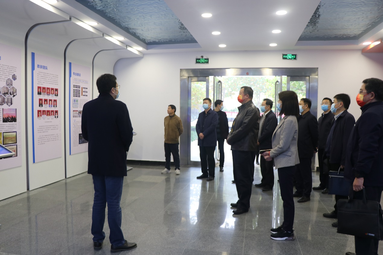 说明: C:\Users\45137\Desktop\微信图片_20211104174859.jpg