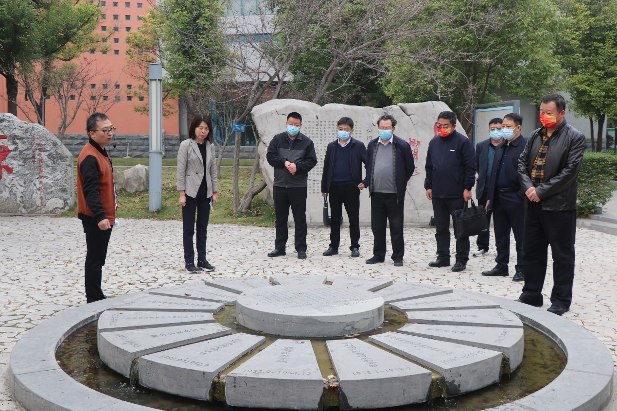 说明: C:\Users\45137\Desktop\微信图片_20211104174702.jpg